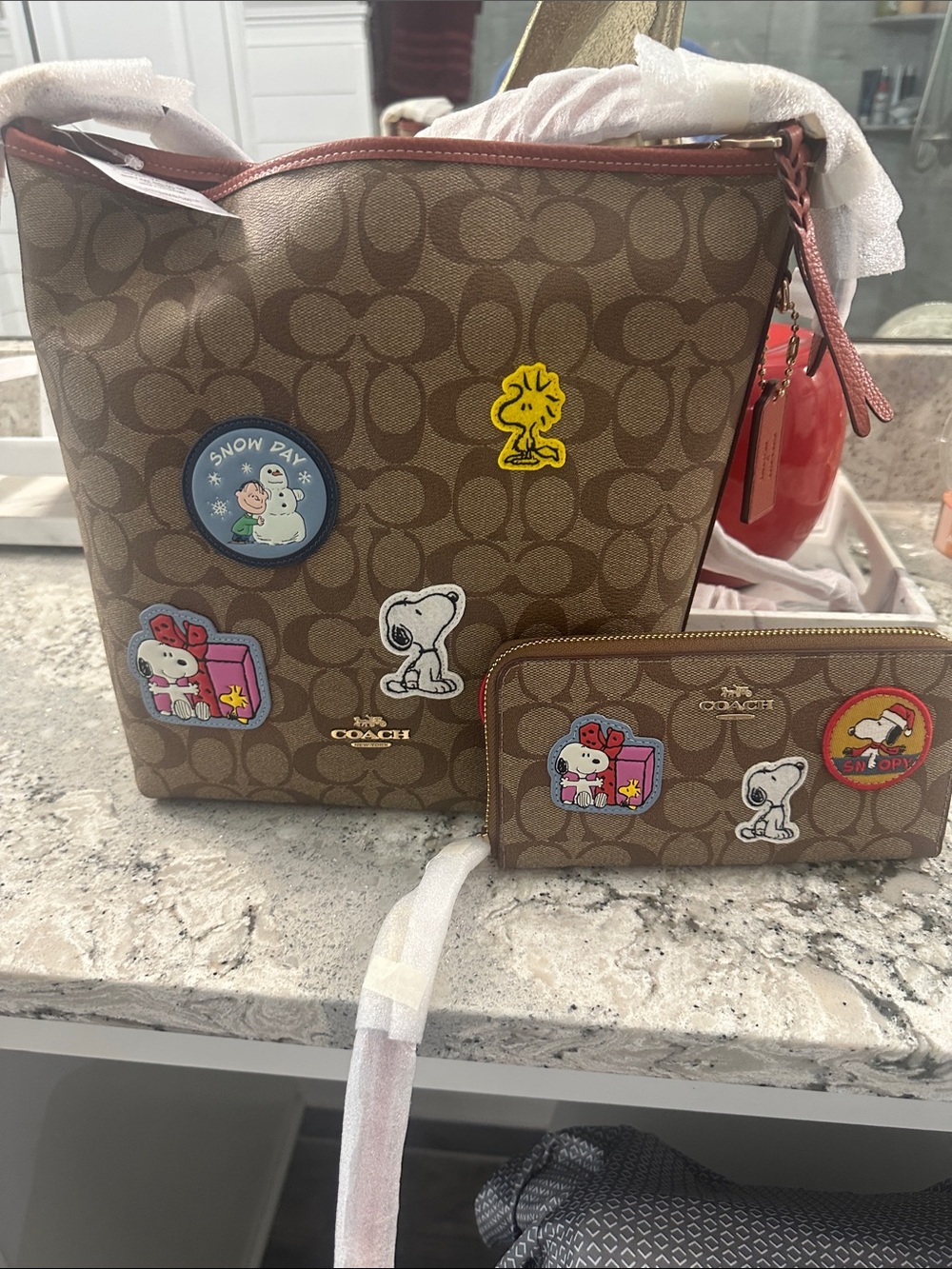 **Special Coach Tan Signature Canvas Shoulder Bag with Peanuts Patches/Wallet - Picture 2 of 4